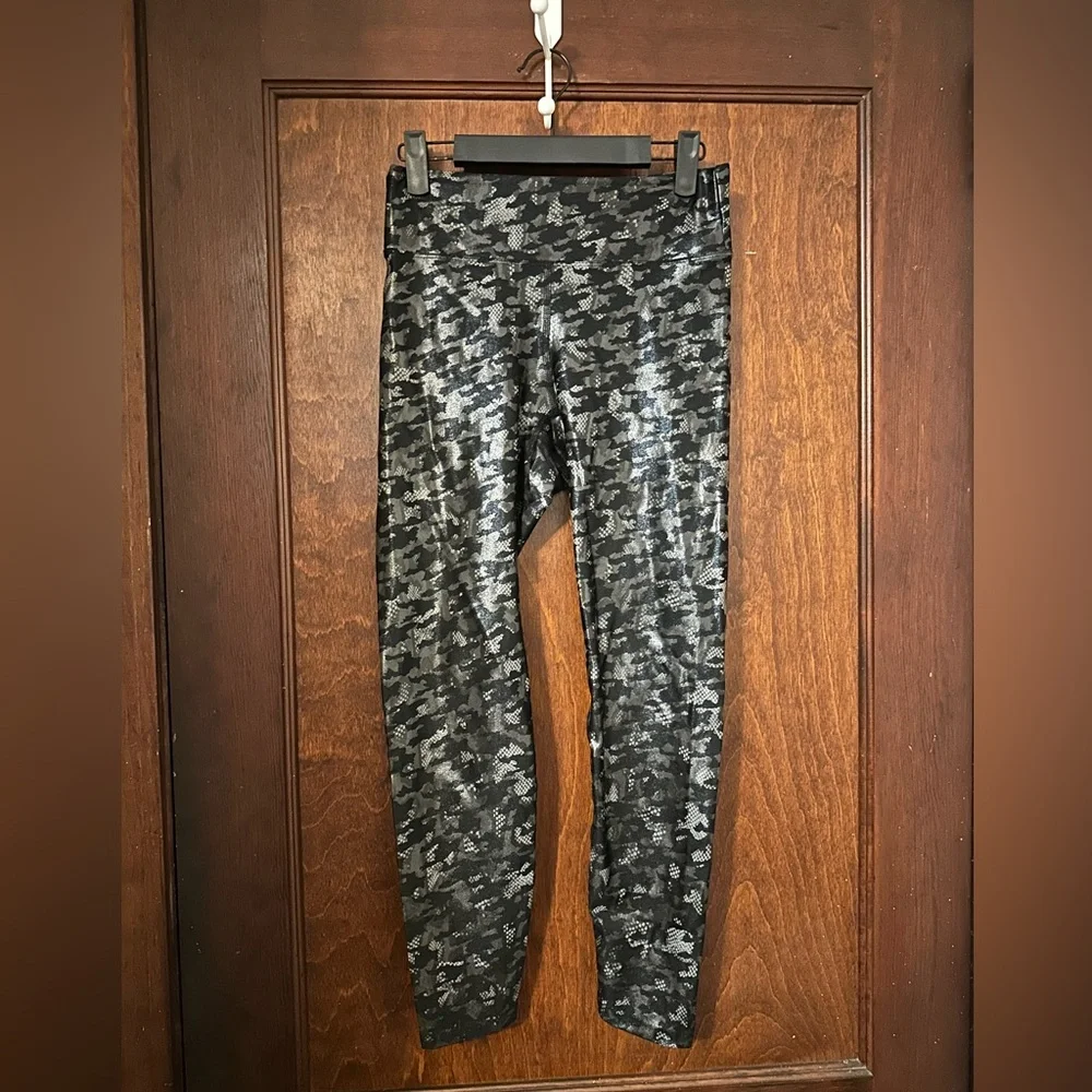 Heroine Sport Novel Leggings Mesh Camo Size M